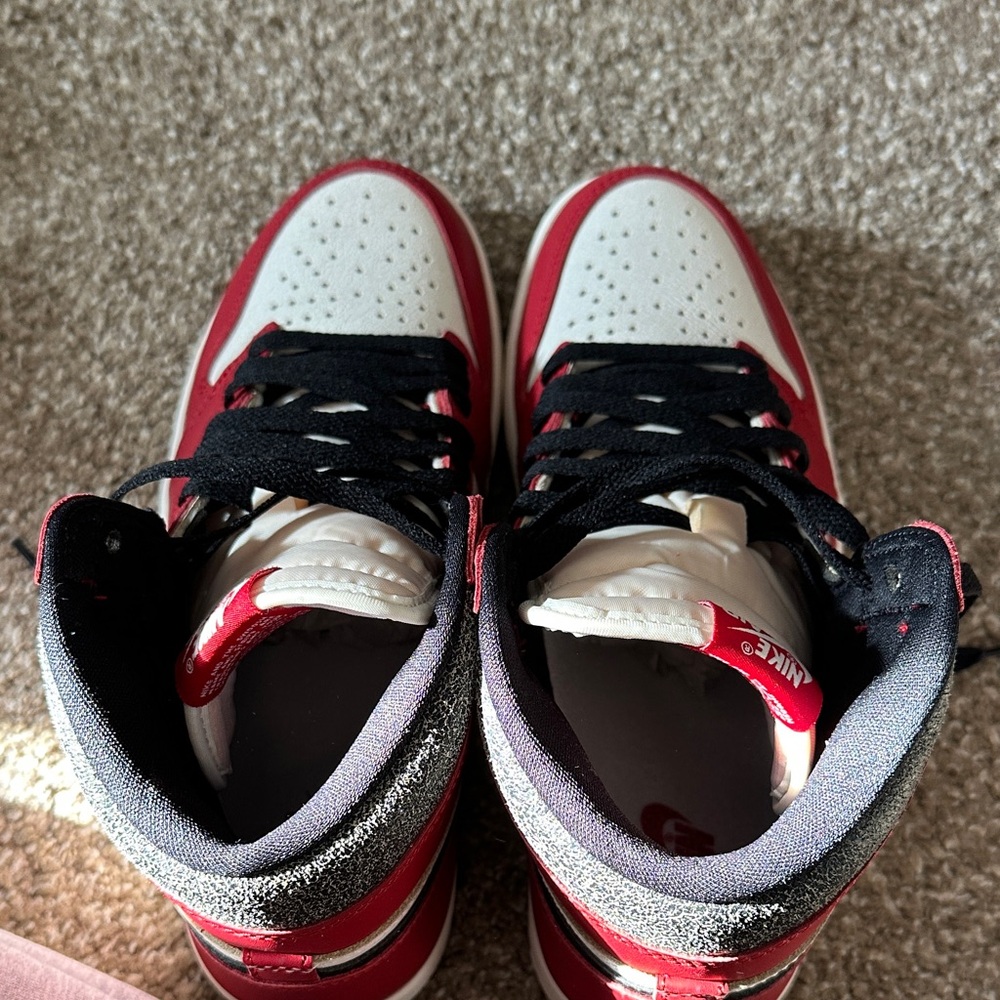 Jordan 1 Retro High OG - Picture 3 of 5